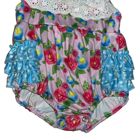 Lace Floral Spaghetti Strap Design Onesie - Picture 5 of 9